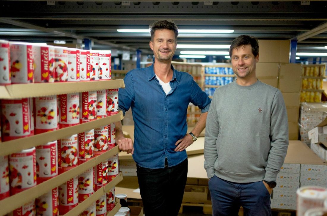 Spolužiaci z ekonómky, čo išli miesto do banky do müsli.